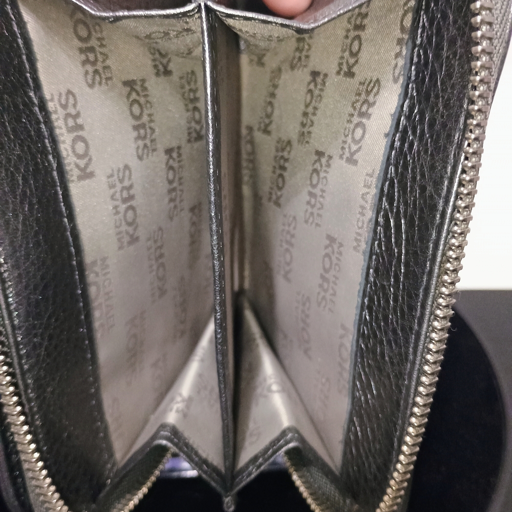 Michael Kors Silver Wallet - Picture 2 of 4